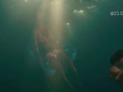 Celeb Kelly Brook nude and wet in Piranha 3D