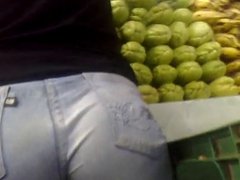 AMAZING ASS IN TIGHT JEANS...