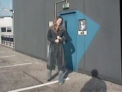 Tittie flashing in the car park