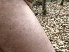 Nackt im Wald
