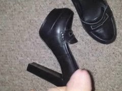 Chunky heel loafers covered with huge load