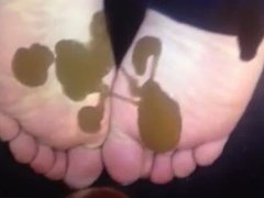 nice cumshot on soles