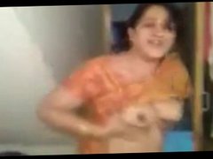 desi- very beautiful punjabi aunty sucking dick
