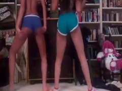 2 girls twerking and dancing (Camaster)