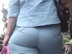 Very jiggly and wide hips tight jeans butt