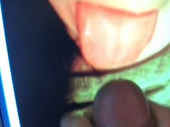 Cumpic on female tongue