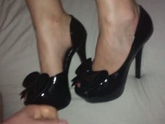 Cum on her black platform bow high heels