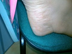 Candid dirty soles college feet in flip-flops