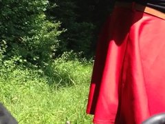 Girls upskirt selfie in nature. Maedchen unterm Rock Public 