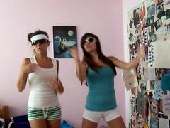 2 Hot Teen Babes sexy Dance - What what in the butt