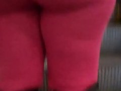 RED BOOTY IN THE ESCALATOR