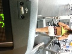 hottie at the gym!!