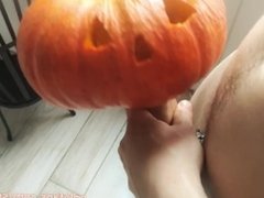 How to fuck a pumkin (Special Halloween)A yougn twink try to make a pumpkin pie but it's going badly