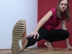 Sexiest feet and soles in gym (sneakers, perfect soles, gym feet, smelly feet, POV foot worship)