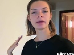 Annika INCINTA -  daily routine con scopata outdoor e indoor e sborrata in bocca. Dialogo in italian