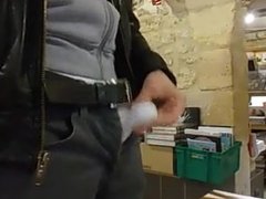 Str8 Play with his dick in the bookstore