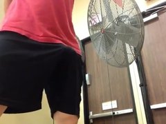 Str8 guy stroke and cum in the gym