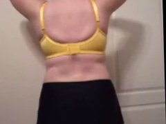 36 G saggy tits bbw MILF Lateshay big yellow bra strip