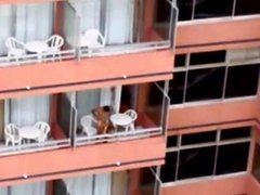follando en el balcon del hotel 01