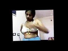 Southindian Aunty Show her Body to her BF