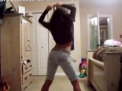 Teen shaking ass