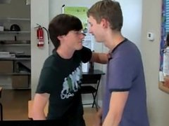 Hot twink scene The 2 beautiful lads are in the classroom and they're not