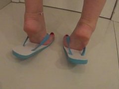 footjob fudendo minha namorada com havaianas tradicionais