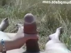 Guy with big cock gets outdoor handjob