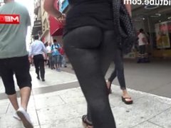 Amazing Latina Ass in Leggings - theCandidtube