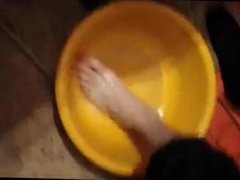 JAPANESE TEENS LOVES BLACK GUY'S CUM ON HER FEET