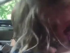 Hooker gets mouthfucked in car