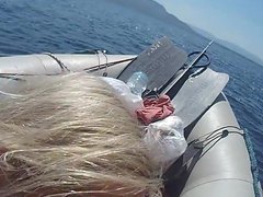 baise sur un bateau en vacances