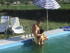 Bodybuilder Workout in pool - slutrooms.com