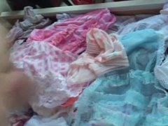 Tranny cums into drawer full of panties