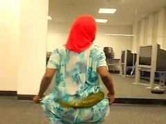 somali girl shaking her ass