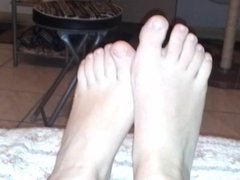 Victoria moves her sexy (size 36) feet