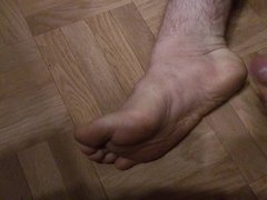 Je gicle sur mes pieds - feet cum gay