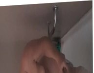 Nue sous la douche
