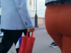 Big ass milf in orange jeans