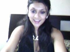 Sexy desi girl shows off ass and pussy on cam