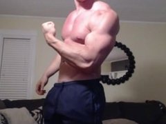 Young Bodybuilder Webcam Posing