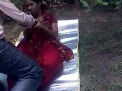 Desi lovers playing sex in park