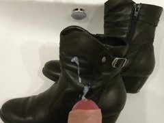 Take her boots for a cumshot