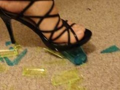 Giantess Cathy crushes shot glasses under her high heels