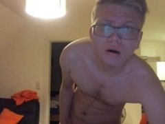 HUGE CUMSHOT FROM YOUNG GERMAN BOY!