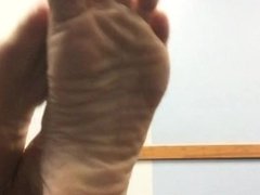 My sexy size 8 feet love to be rubbed.......!