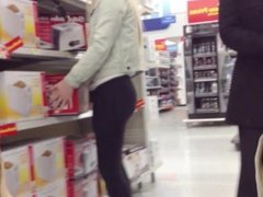 Creepshot of Hot Teen at Walmart - SPOTTED! Yogapants big ass candid hidden