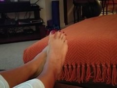 Mature Day off toe and sole show