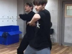 HOT SEXY KOREAN BOY DANCING TO RAINISM