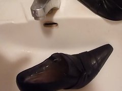 Piss in wifes pointy pump